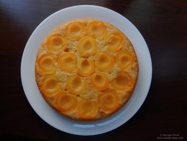 prajitura rasturnata cu caise