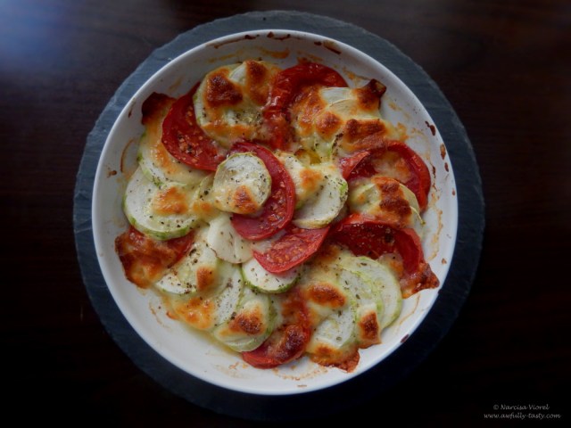 dovelecel copt cu mozzarella si rosii