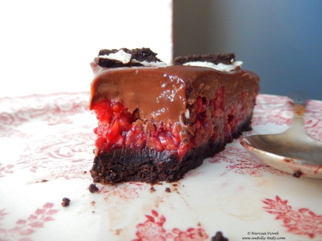 tarta cu oreo, zmeura si ciocolata