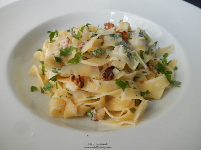 fettuccine cu lamaie, nuci, salvie