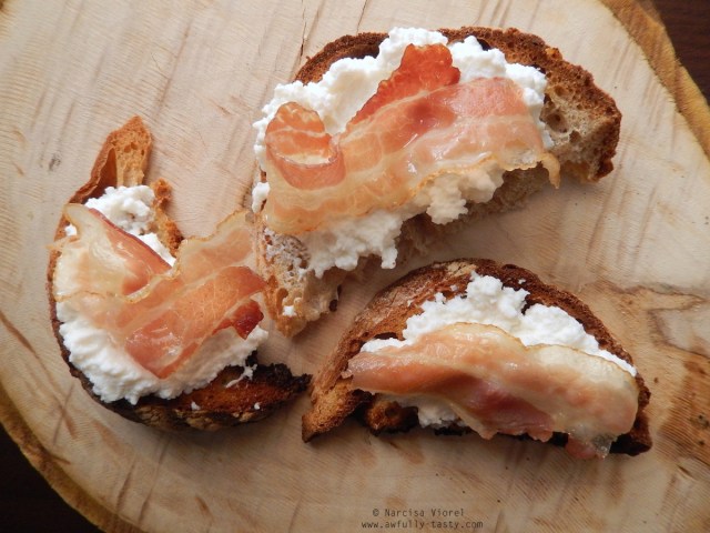 bruschette cu ricotta si bacon