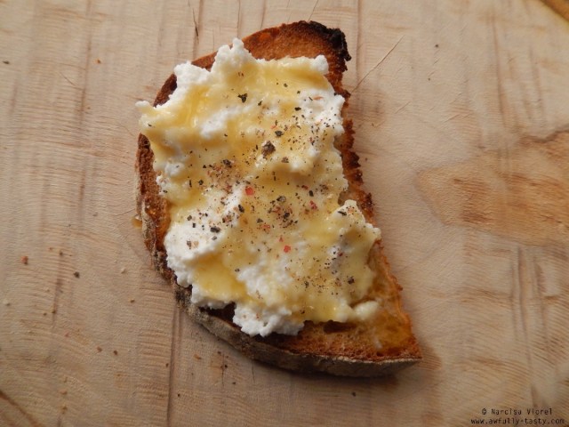 bruschette cu ricotta si miere