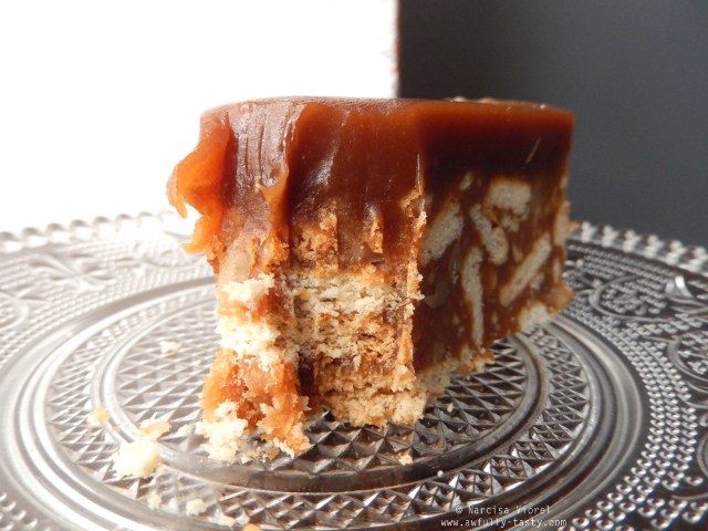 tort de biscuiti cu caramel