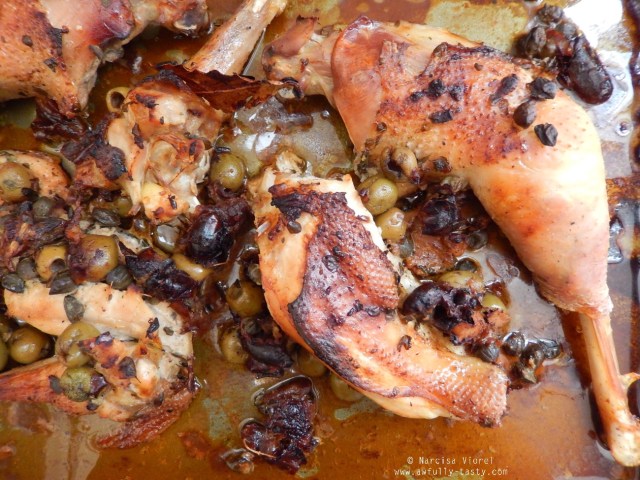 pui cu masline, capere, curmale